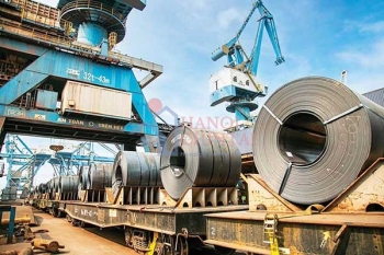 Thép nhập khẩu liên tiếp đổ bộ vào thị trường Việt Nam