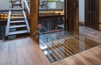 Có nên thiết kế sàn kính cường lực cho nhà ở hay không?