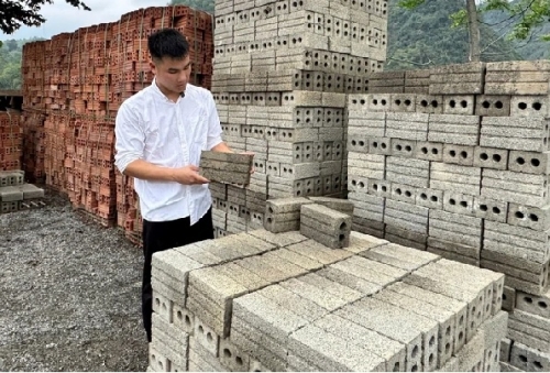 Thanh niên khởi nghiệp thành công mô hình gạch không nung