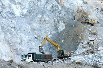 Những bất cập trong cấp phép khai thác mỏ nguyên liệu làm xi măng