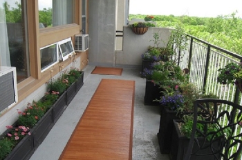 Các giải pháp kỹ thuật ngăn nước từ ban công ngấm vào chân tường