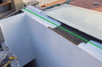 Nguyên nhân và giải pháp chống thấm tường khe hở giáp ranh hiệu quả nhất