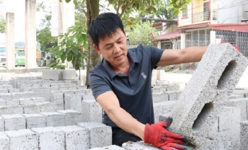 Vươn lên làm giàu từ mô hình sản xuất gạch không nung