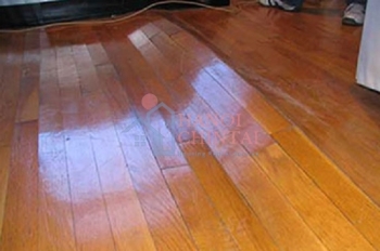 Nhà nhiều đồ gỗ có thể khiến tình trạng ẩm thấp trở nên trầm trọng hơn?