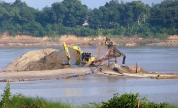 Cát tự nhiên không kịp tái tạo trước tốc độ khai thác và tiêu thụ quá lớn của con người