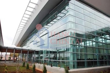 Vách nhôm kính lớn giúp tiết kiệm năng lượng cho các công trình